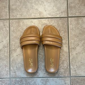 Seychelles tan slides. Size 8. Color-tan leather.